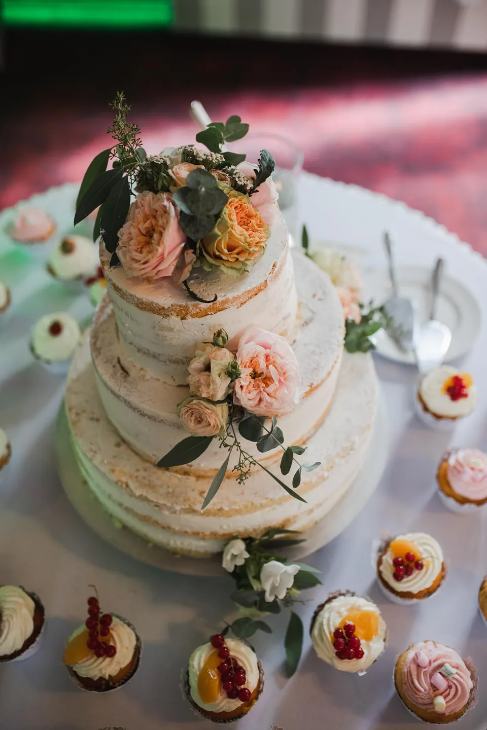 Hochzeitstorte mit Blumen